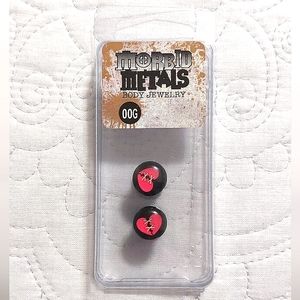 📣 Morbid Metals Hot Topic Black /w Pink Stitched Heart Plugs NWT 00g